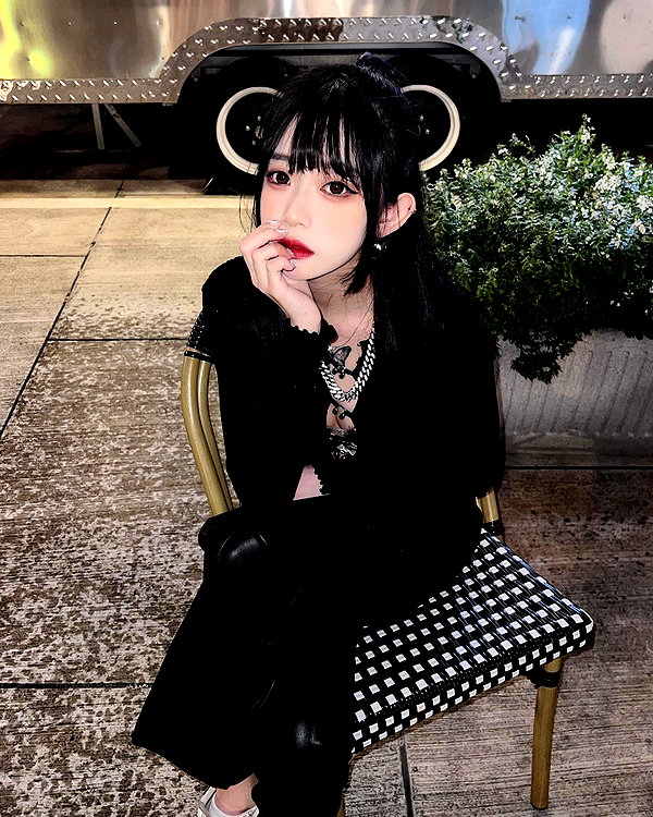 nixqq.425_ instagram image archive image