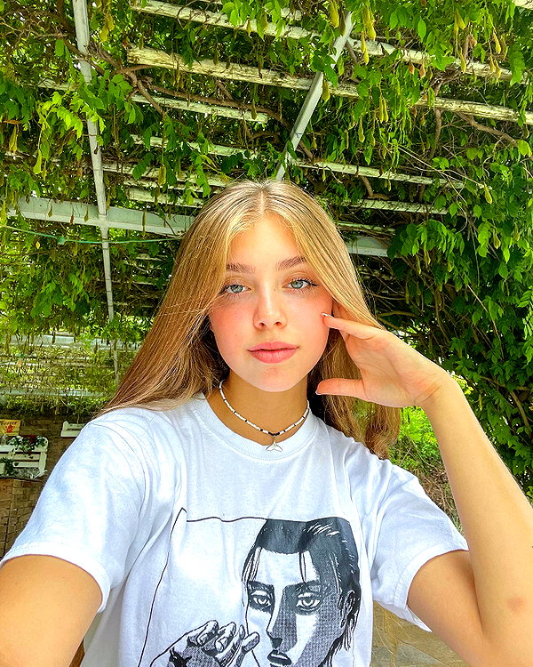 mishel_d_ instagram image archive image
