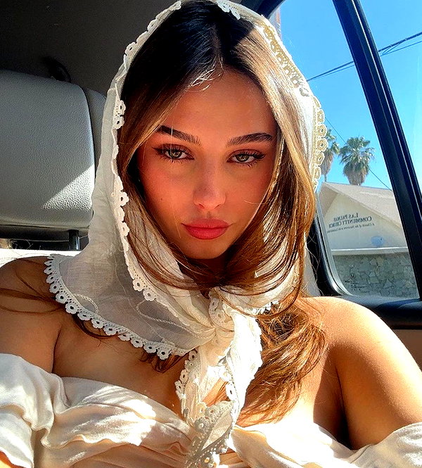 baddiesessence instagram image archive image