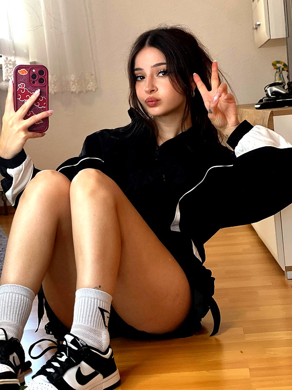 cata.leyah instagram image archive image