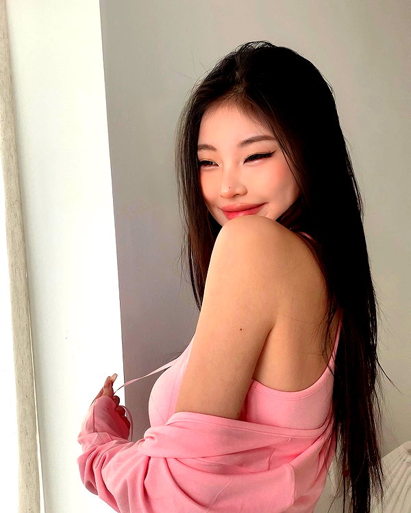 ll.lu1s instagram image archive image