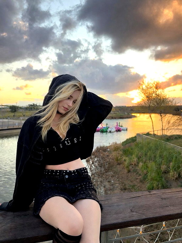 sonya00w instagram image archive image