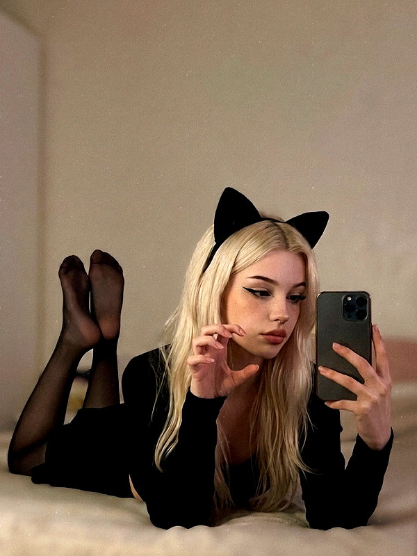 icy.vixen1_ instagram image archive image