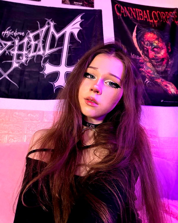 tiny.eviluv instagram image archive image