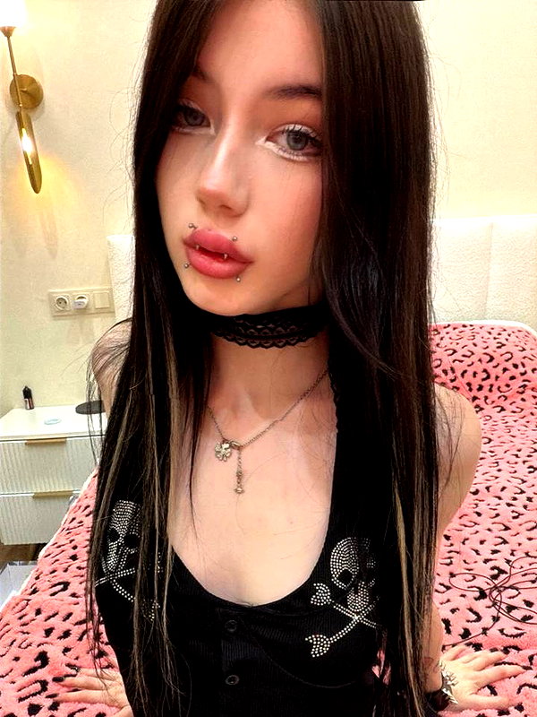 mia_goth2004 instagram image archive image