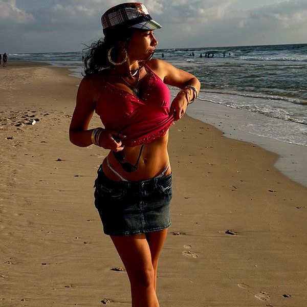 romi_henenson instagram image archive image