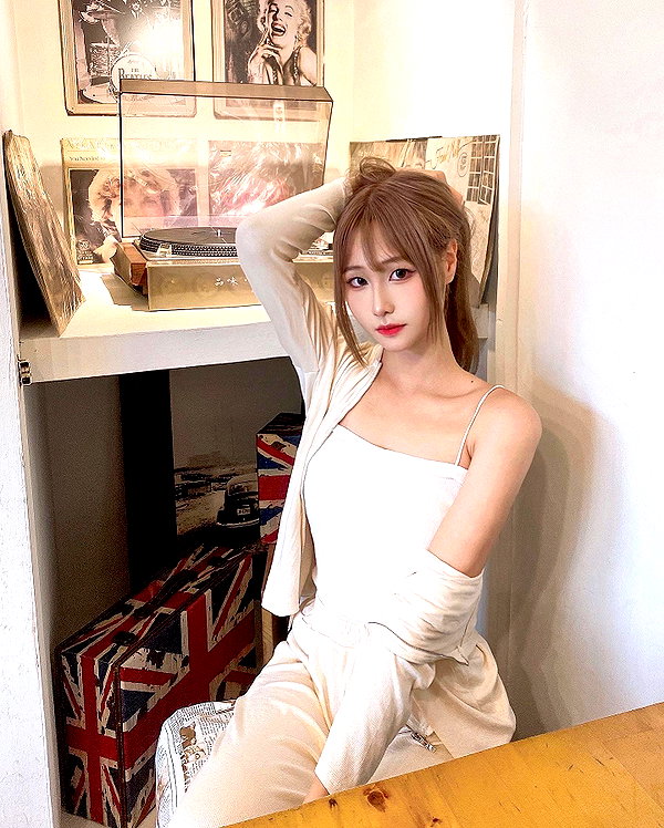 lai_931201 instagram image archive image