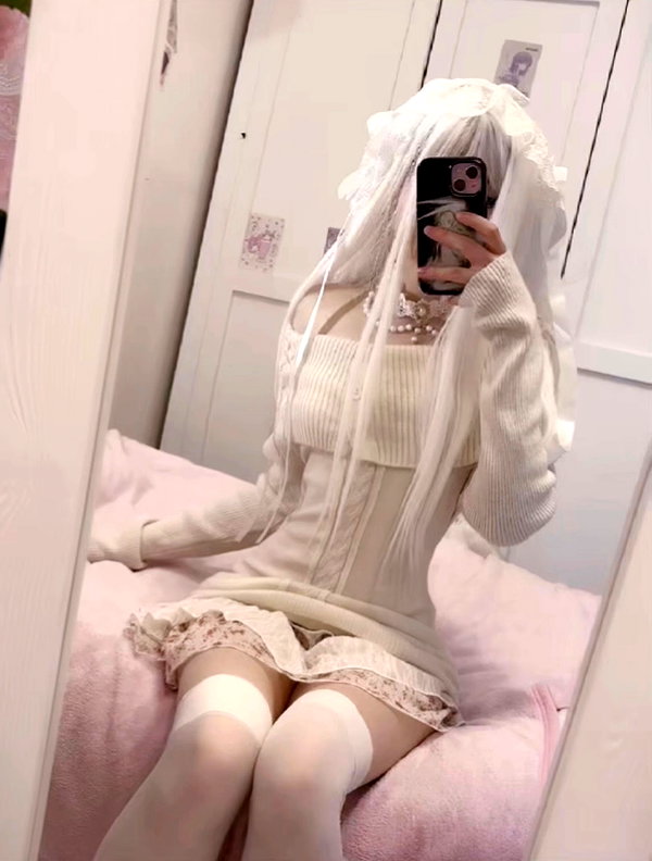 mie.llune instagram image archive image