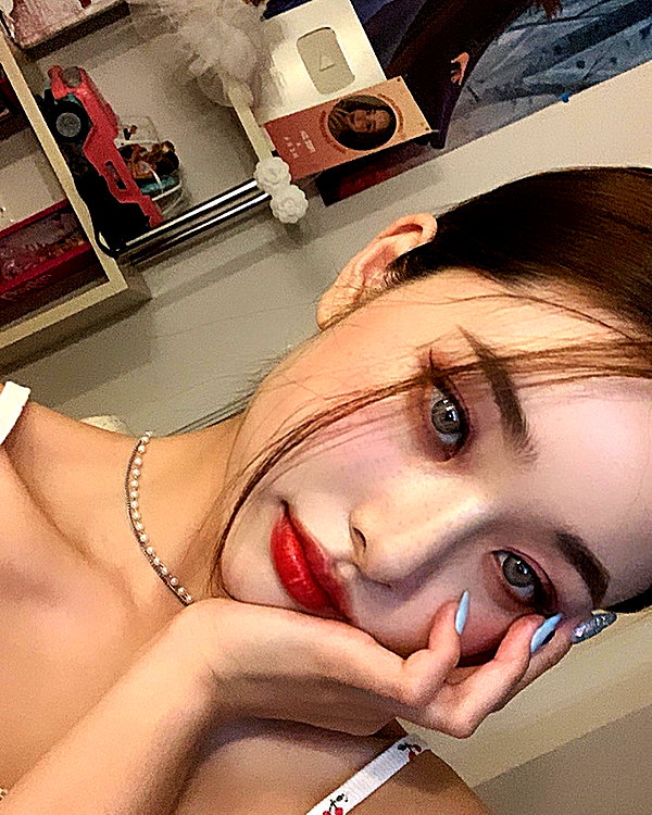 dear.zia instagram image archive image