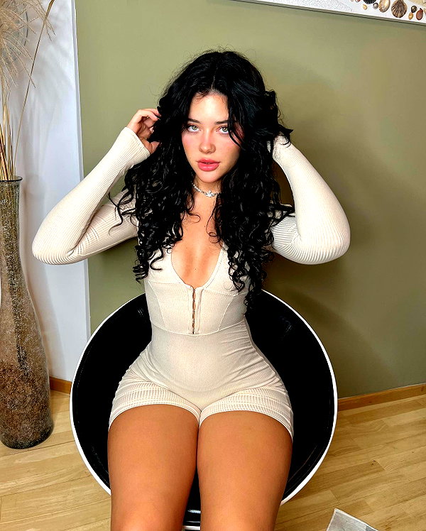 vanessa.rhd instagram image archive image