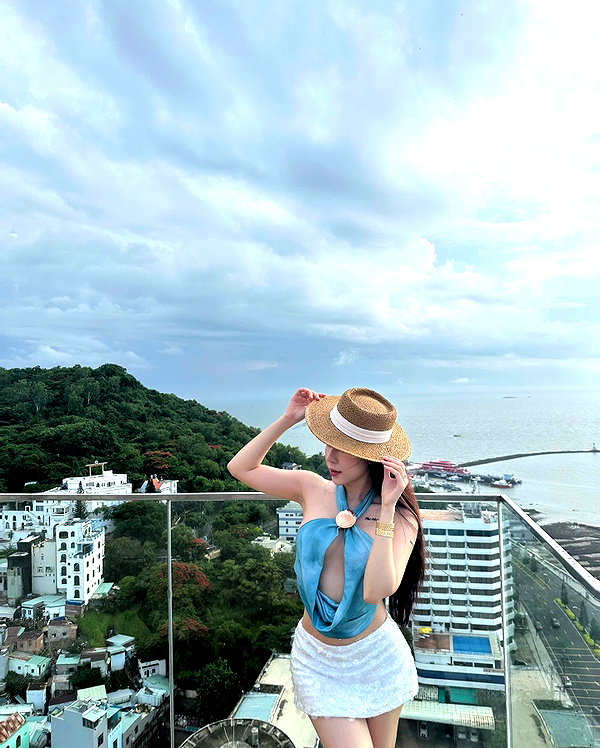 lyhythuedoxinh instagram image archive image