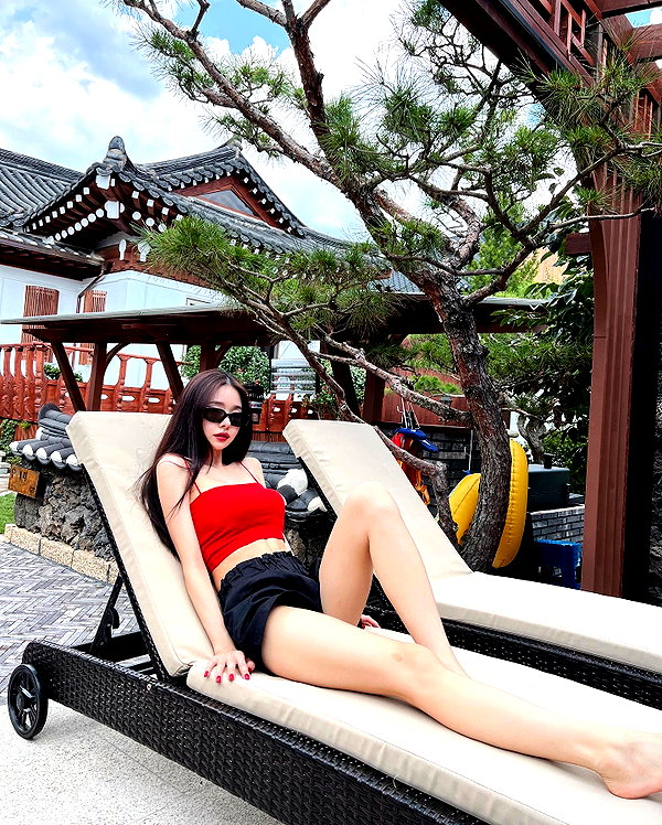 dear.zia instagram image archive image