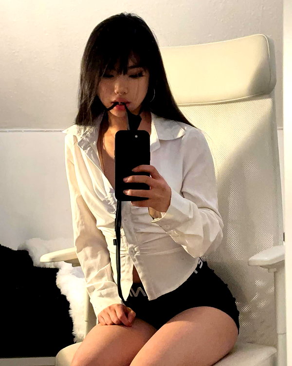 officialmiji640 instagram image archive image