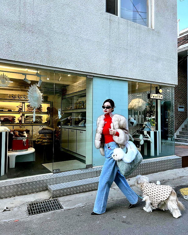 dear.zia instagram image archive image