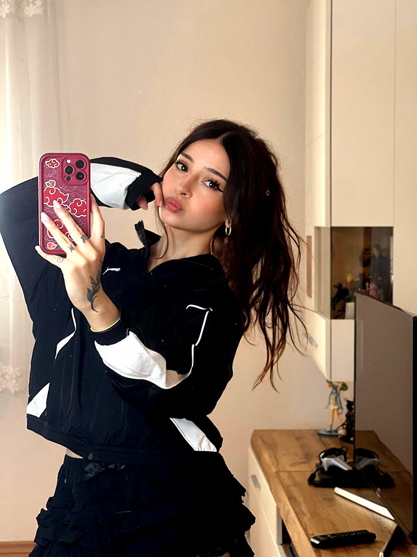 cata.leyah instagram image archive image