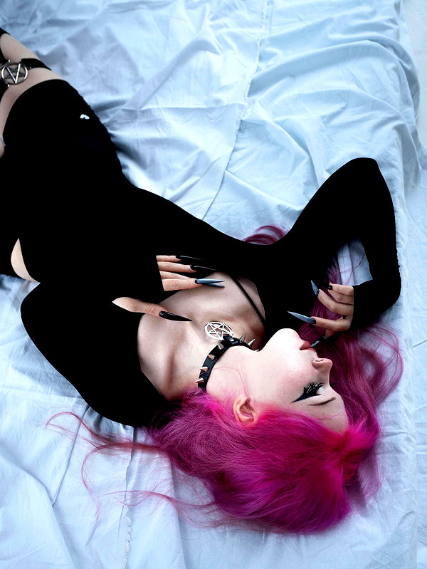 tiny.eviluv instagram image archive image