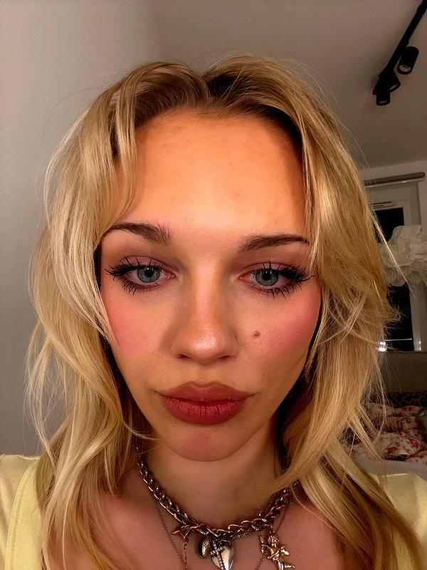 leni.bahr instagram image archive image