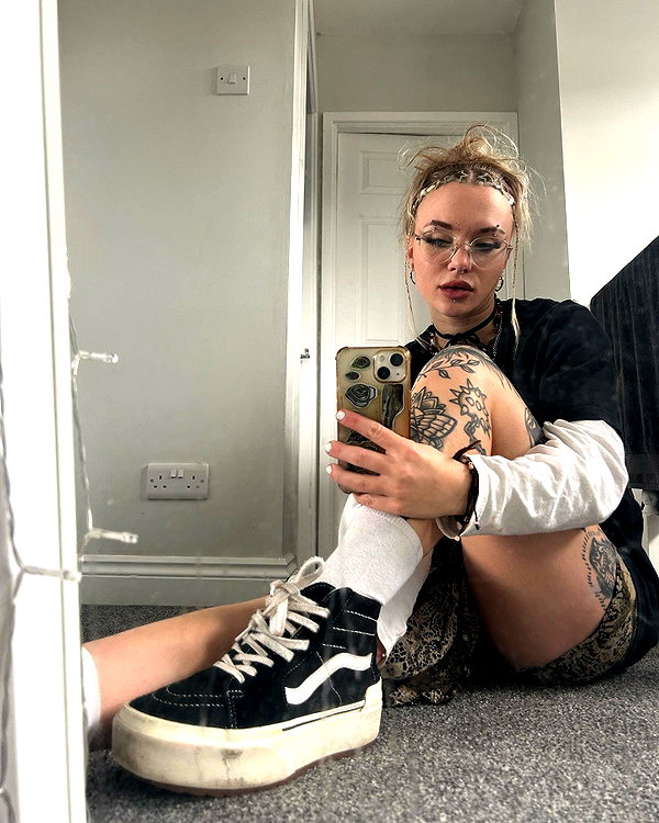 charley.chambers instagram image archive image