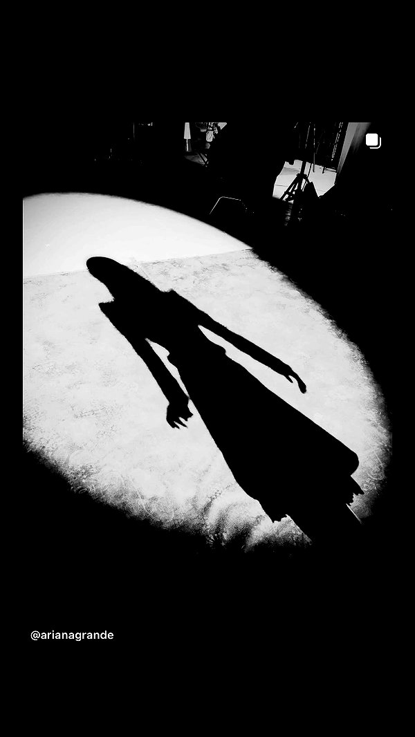arianagrande instagram image archive image