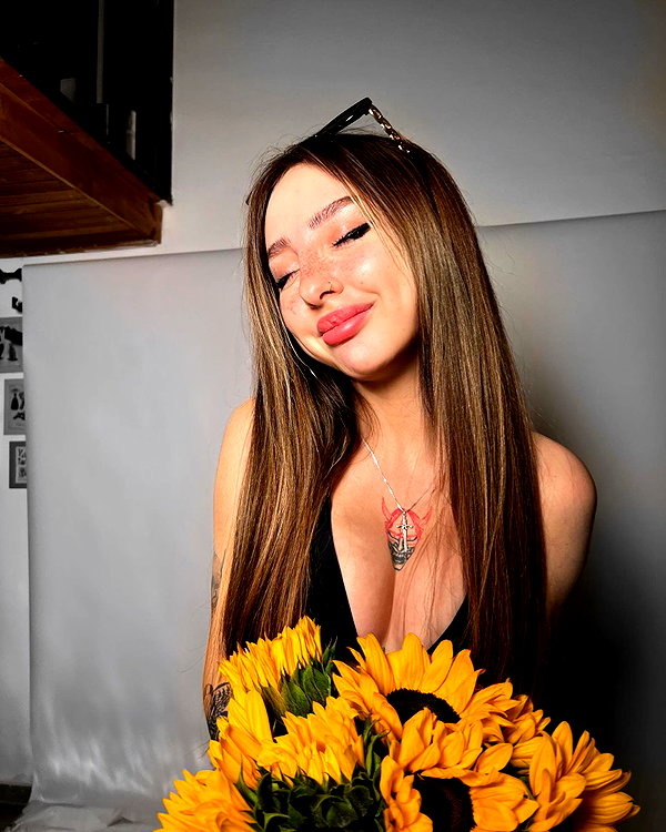 karin_orhov instagram image archive image