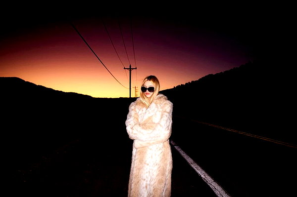 ch111oe instagram image archive image