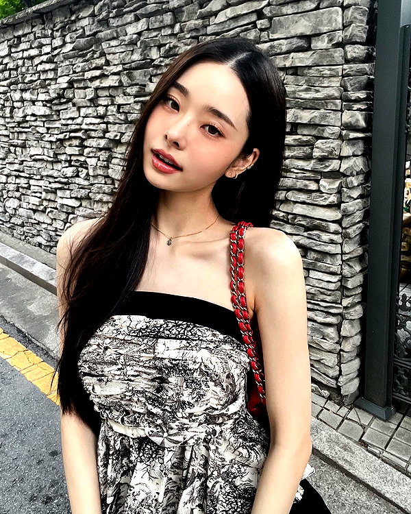 dear.zia instagram image archive image