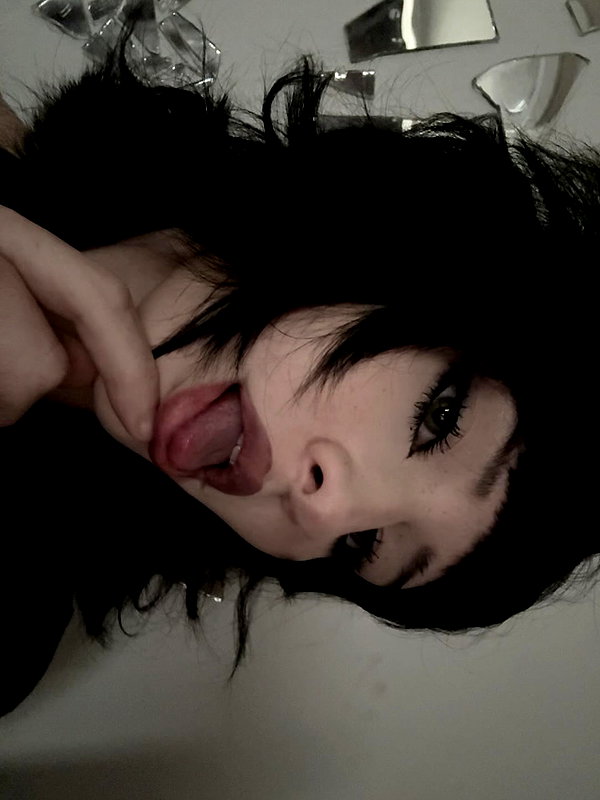 Archived image from @kk3tr1n4 on Instagram