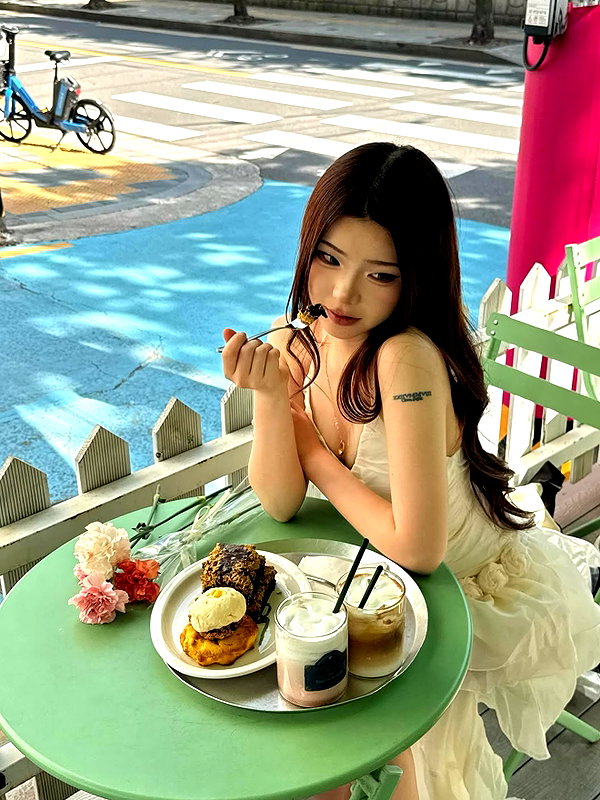 lyhythuedoxinh instagram image archive image