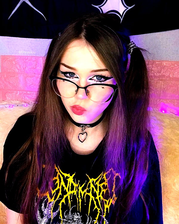 tiny.eviluv instagram image archive image