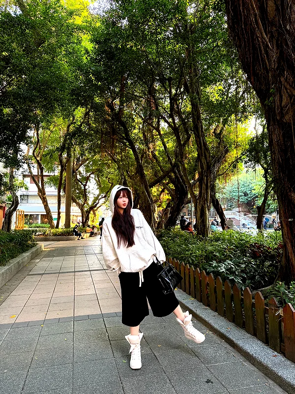 hhh.e_c.v instagram image archive image