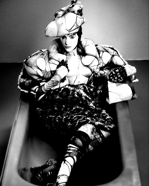 annehathaway instagram image archive image