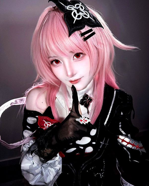 miee_cos instagram image archive image
