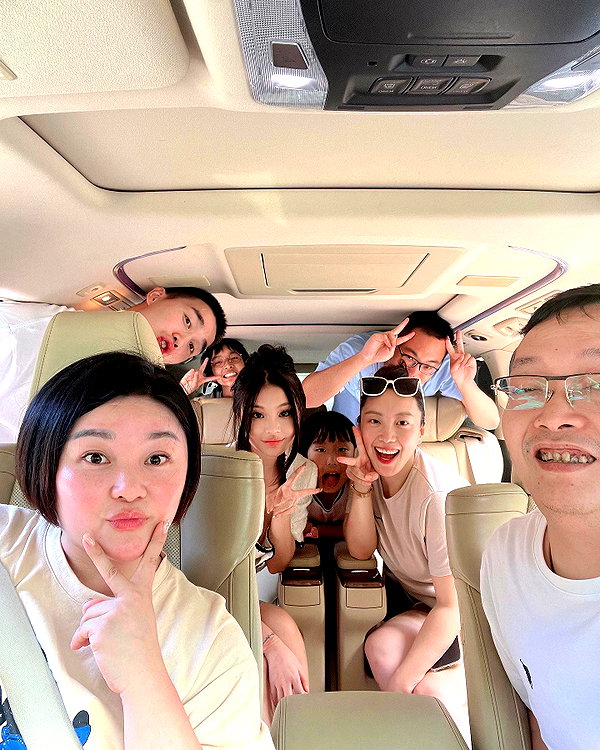 ll.lu1s instagram image archive image