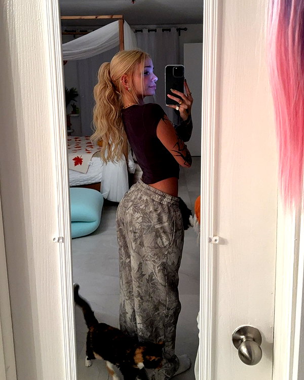 peachtoot.plz instagram image archive image