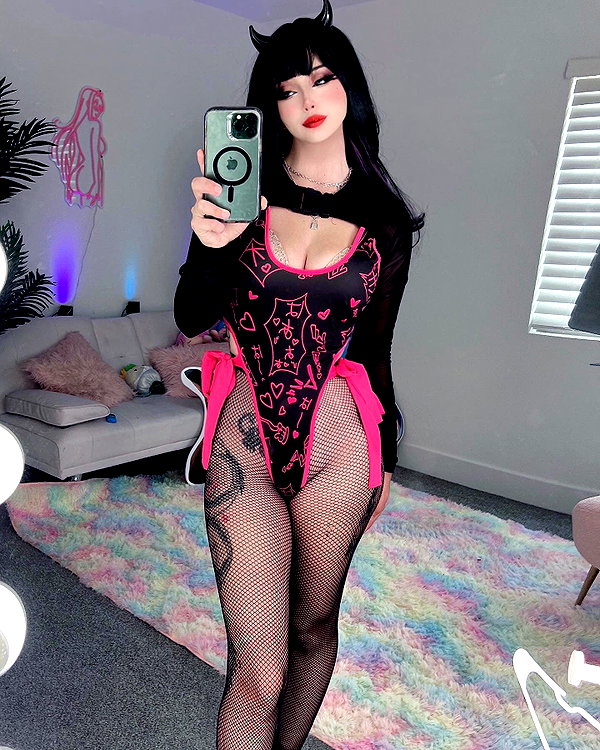 ellaexplicit_ instagram image archive image