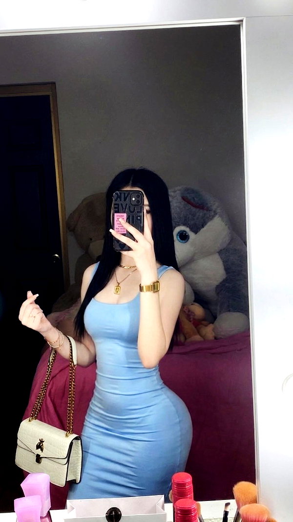 lesliesancheezz instagram image archive image