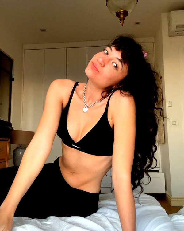 romi_henenson instagram image archive image