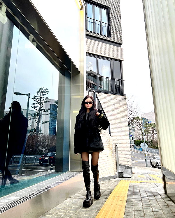 dear.zia instagram image archive image