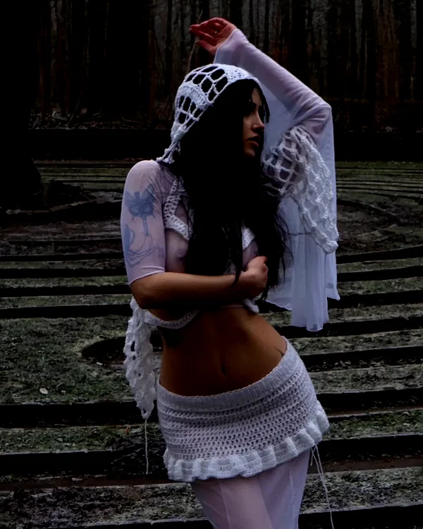 chica.niebla instagram image archive image