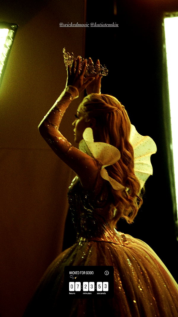 arianagrande instagram image archive image