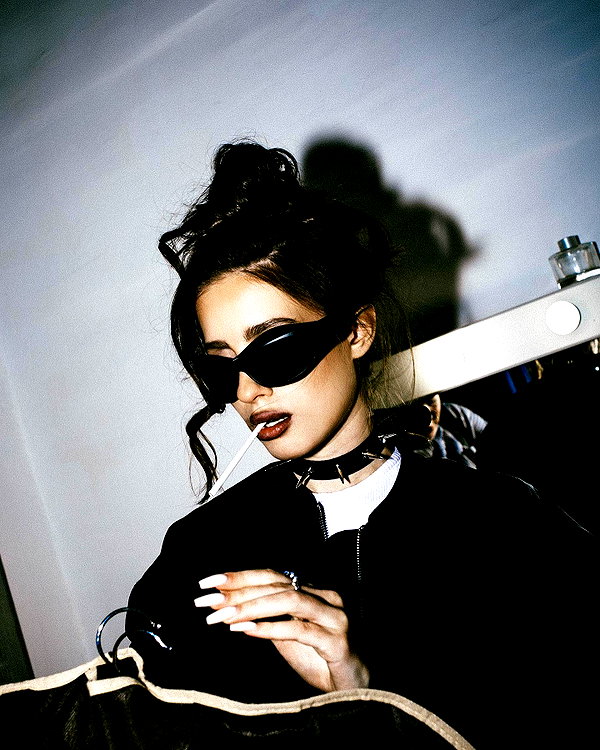 kkwwwv instagram image archive image