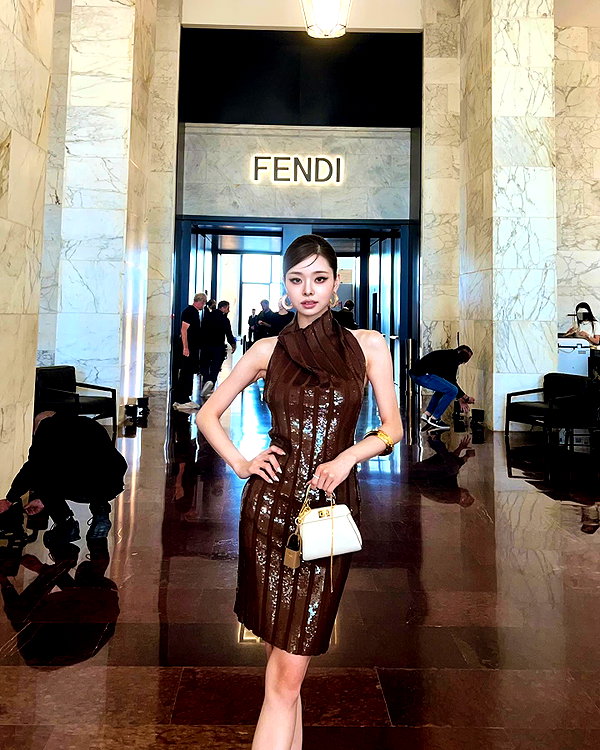 dear.zia instagram image archive image