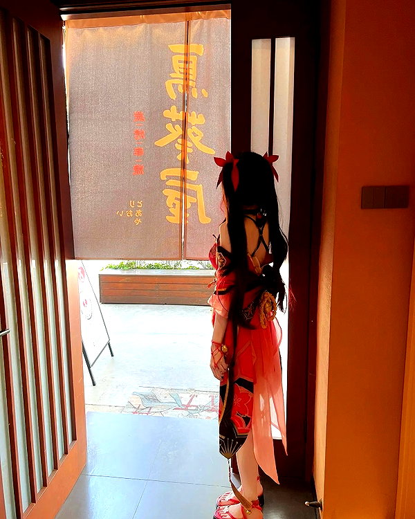 gallery_cosplayer instagram image archive image