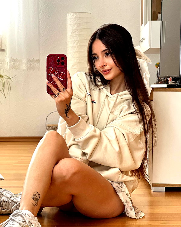 cata.leyah instagram image archive image