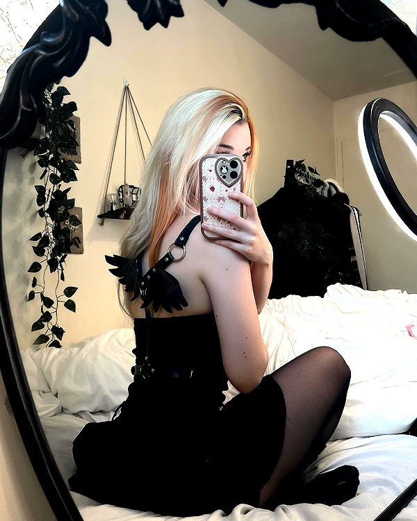 danielle.mercedie instagram image archive image