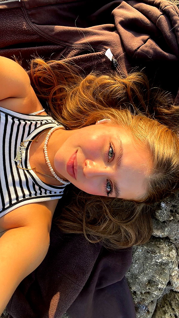 mishel_d_ instagram image archive image