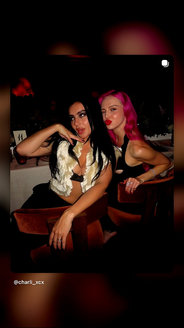 Archived image from @juliaelzz on Instagram