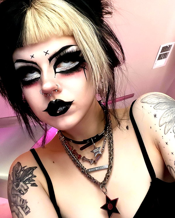 yeahimcaroline instagram image archive image