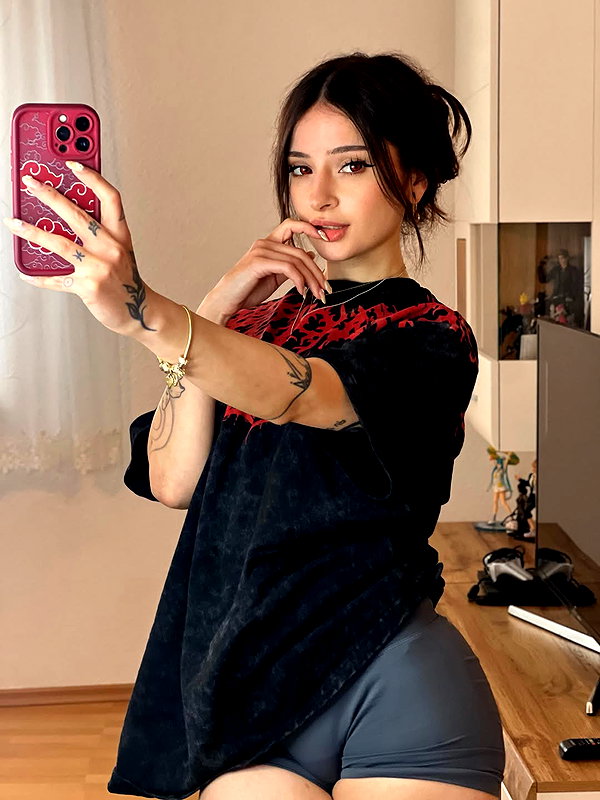 cata.leyah instagram image archive image