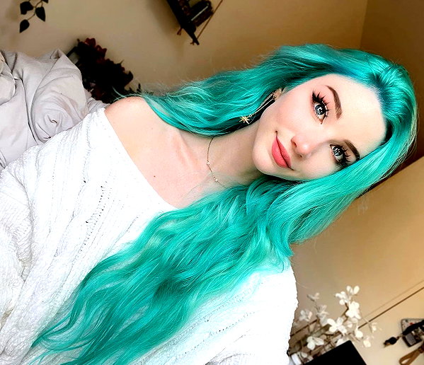 danielle.mercedie instagram image archive image